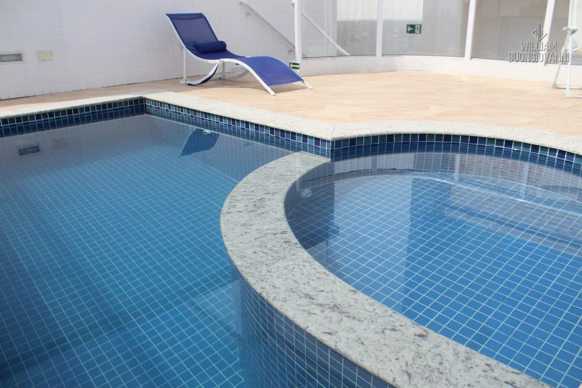 Imagem Apartamento - 2 Dorms, Suíte, Sacada Envidraçada e Vista Mar - 50m da Praia