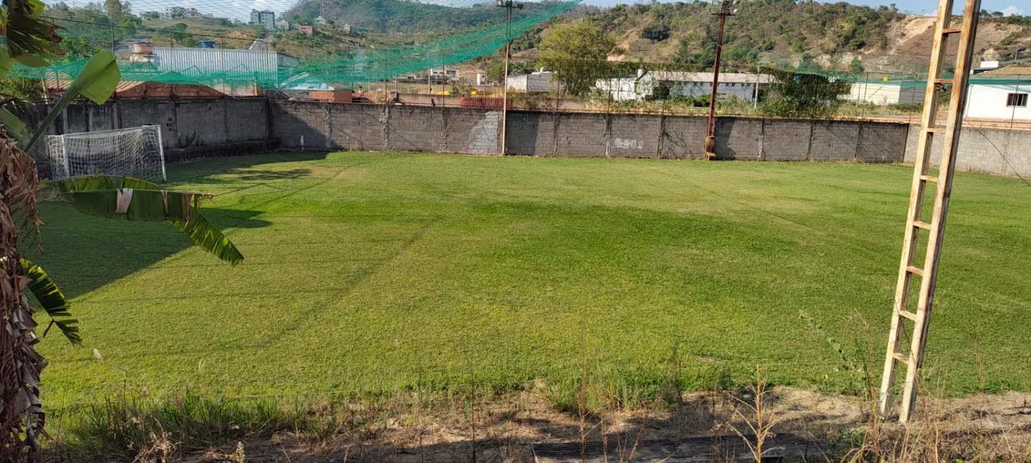 Vendo uma excelente chácara em Itaúna/MG, com 3.500 m²,