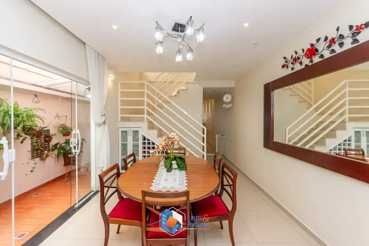 Imagem Sobrado para venda em Vila Sônia com 3 quartos, sendo 1 suíte, 218m²
