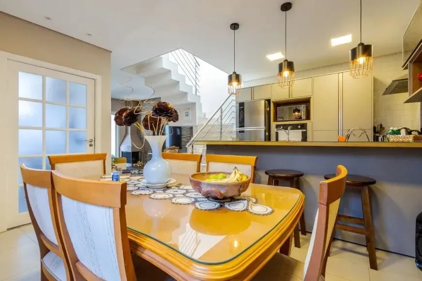 Imagem Casa semimobiliada, com churrasqueira, 3 suítes e 2 vagas no Jardim Itu Sabará