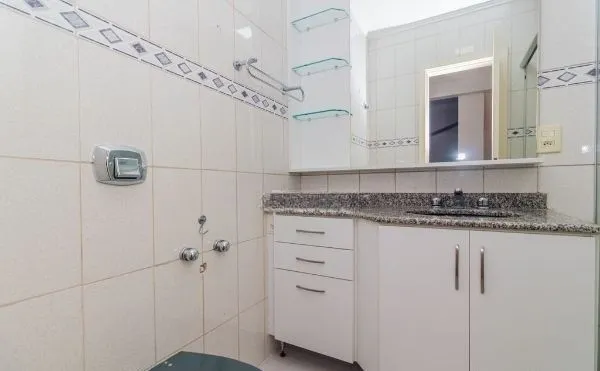 Imagem Casa em Condomínio em Ipanema de 3 dormitórios e 2 vagas DESOCUPADA
