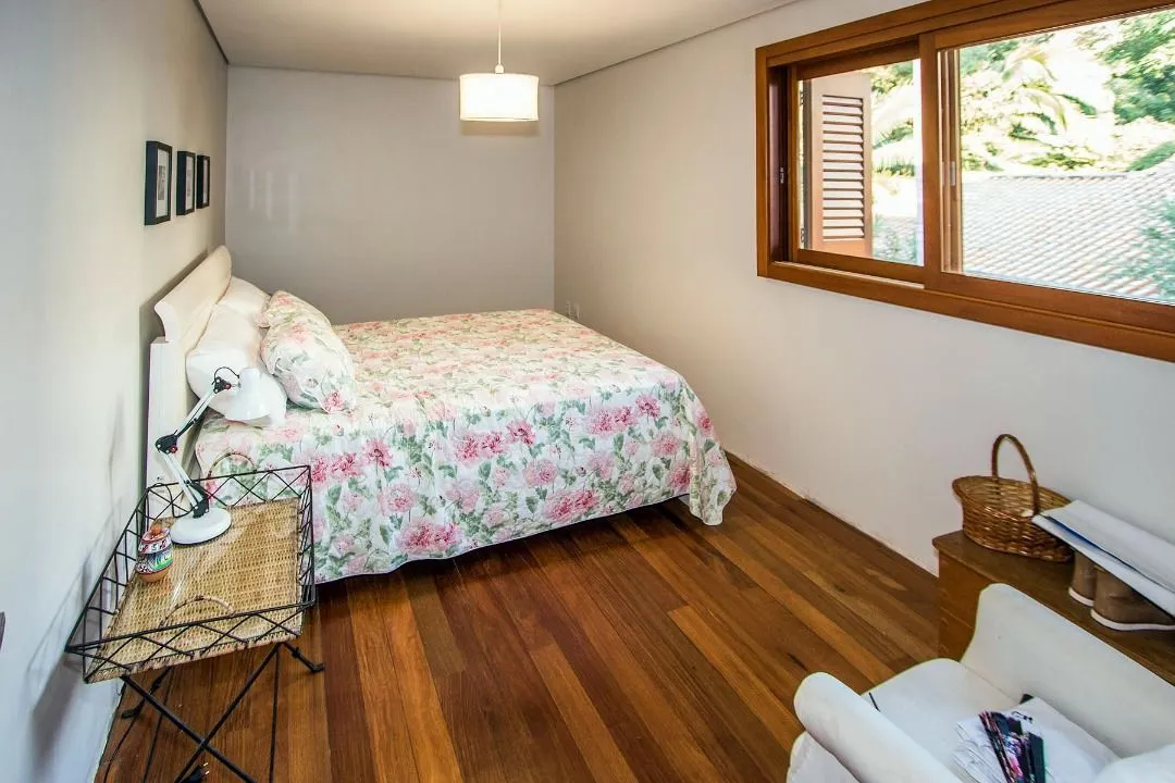 Imagem Casa para Venda - 420m², 4 dormitórios, sendo 3 suites, 5 vagas - Tristeza