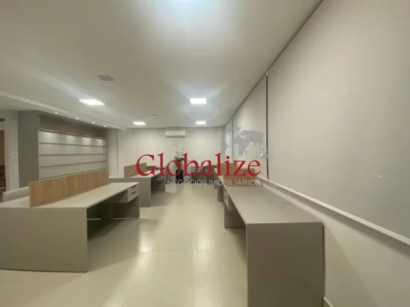 Imagem Sala comercial à venda com 100m², 1 vaga, recepção por R$480.000,00 na Vila Mathias em Santos