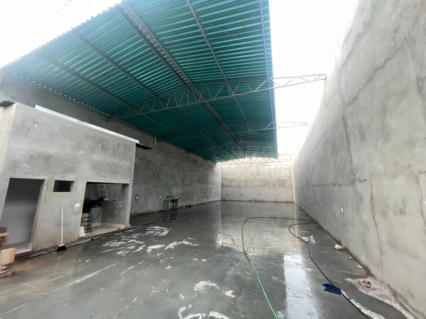 Imagem Barracão à venda, 335 m² por R$ 700.000,00 - Planalto - Patos de Minas/MG