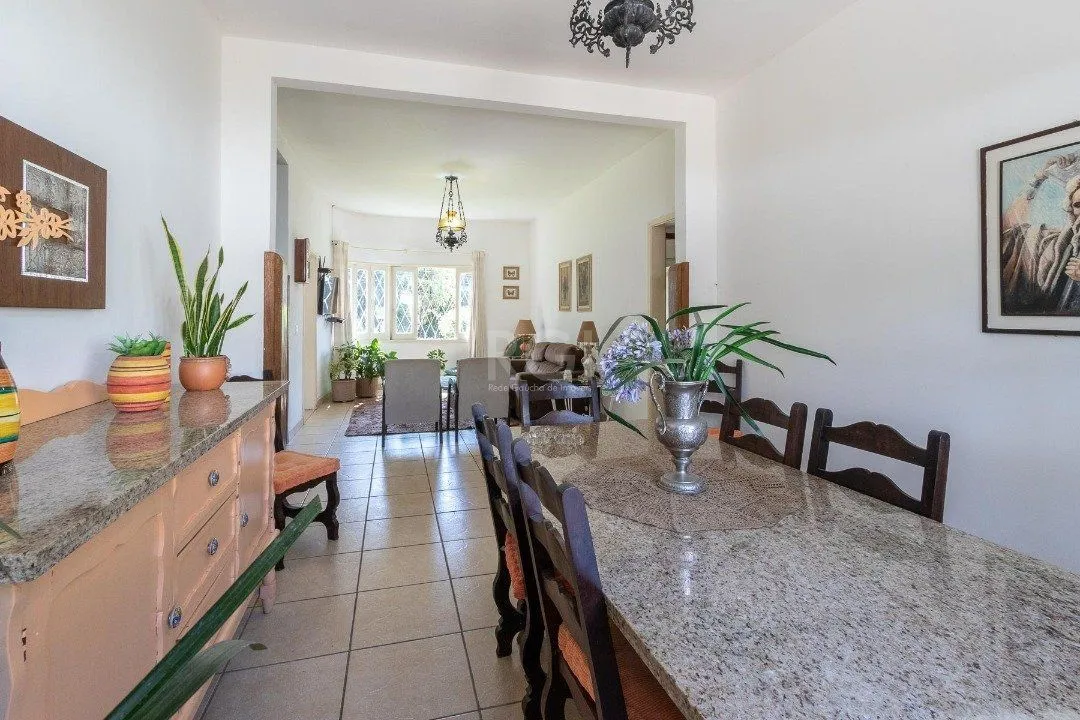 Imagem Casa para Venda - 250m², 3 dormitórios, sendo 1 suites, 3 vagas - Tristeza