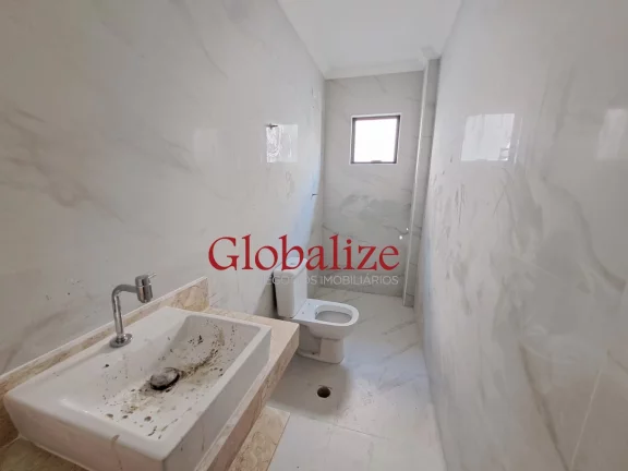 Imagem Casa sobreposta térrea à venda com 100m², 3 suítes, 2 vagas, piscina por R$1.025.000,00 no Embaré em Santos