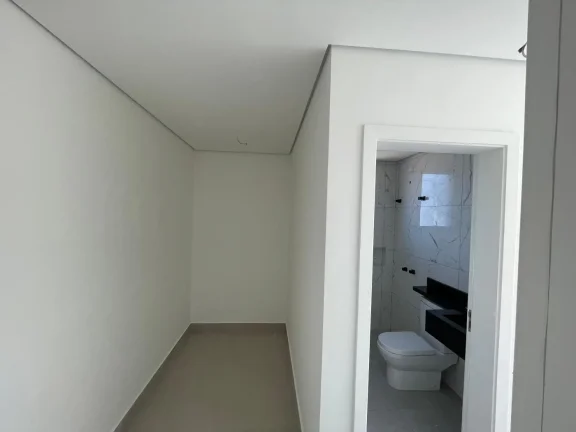 Imagem Casa com 3 Suítes e Piscina - Santana de Parnaíba/SP