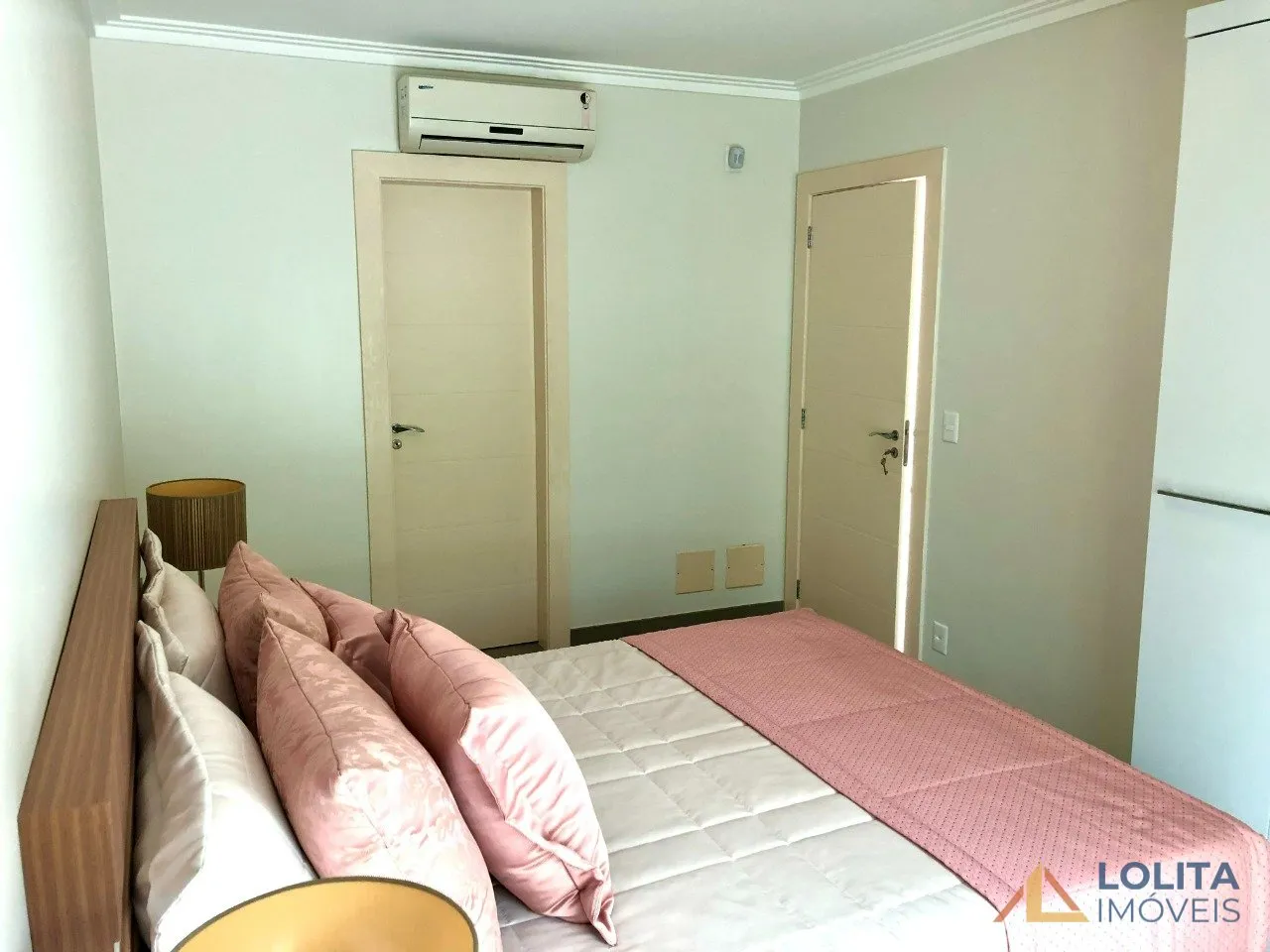 Imagem Casa com 2 suítes à venda em Condomínio em Santo Amaro da Imperatriz