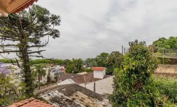 Imagem CASA DESOCUPADA E SEMI MOBILIADA, COM SUÍTE MASTER, SACADA, VISTA PANORÂMICA, EM AMPLO TERRENO NO SANTA TEREZA