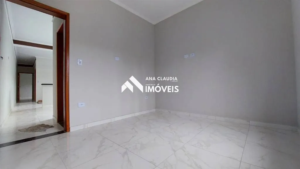 Imagem Casa nova com piscina na praia de Itanhaém, 400 metros da Av. marginal lado serra.