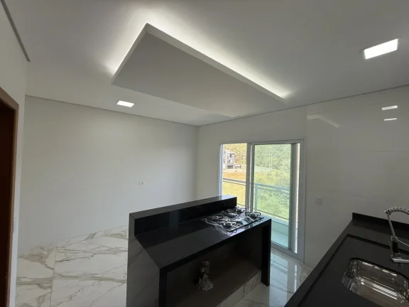 Imagem Casa Top com 4 Garagens, Vista para Mata e Salão de Festas