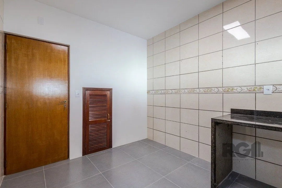 Imagem Casa 103m² - 3 dormitórios, 1 suíte, piscina, 2 vagas no bairro Hípica
