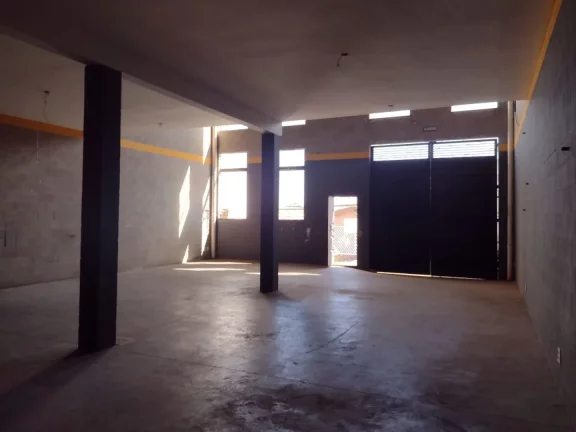 Imagem barracão industrial no bairro verde com 355,00 m² de construção, recuo pra 3 veículos. piso de ...