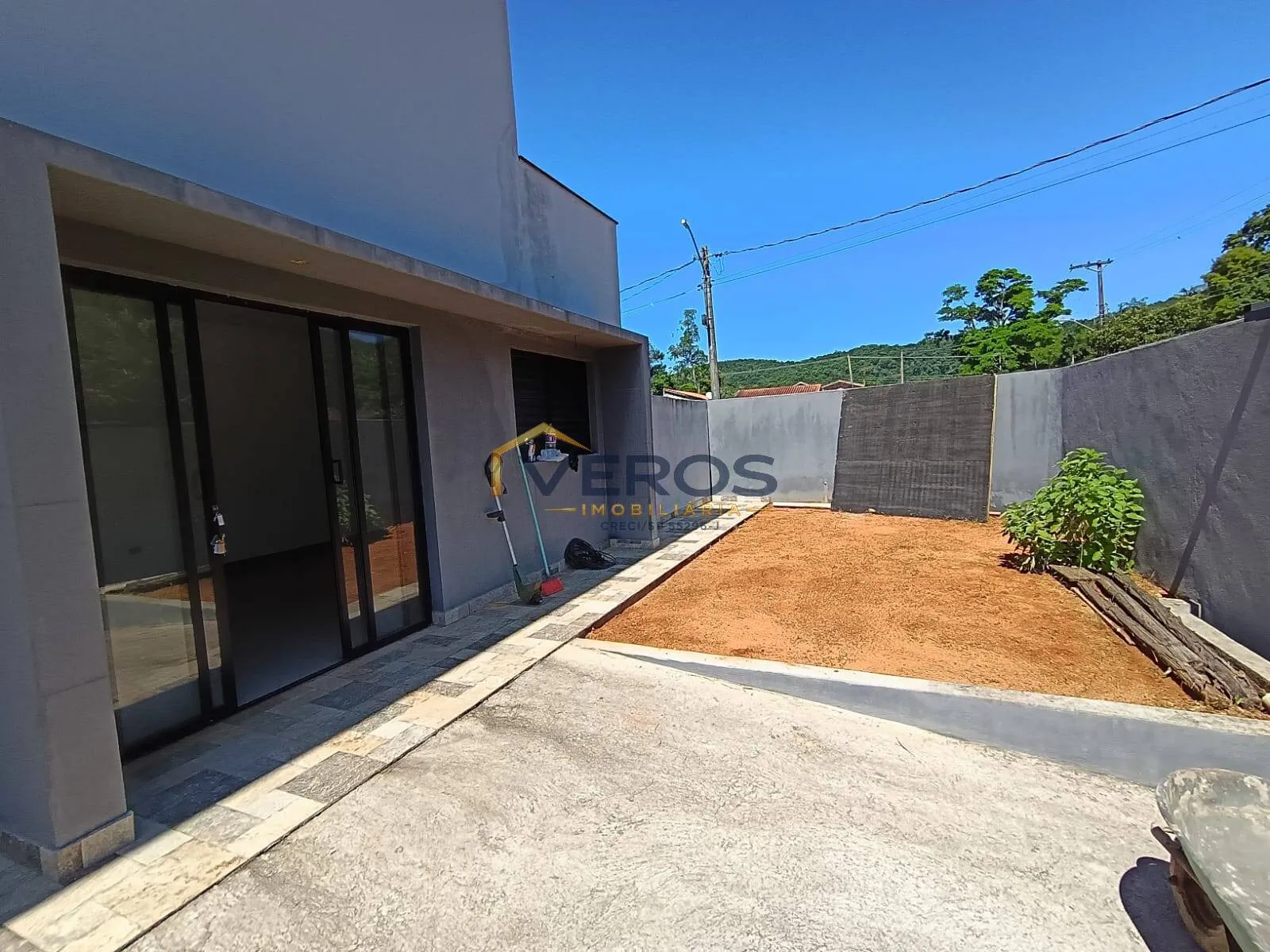 Foto do imóvel Casa Nova a venda com quintal perto da praia Massaguaçu em Caraguatatuba