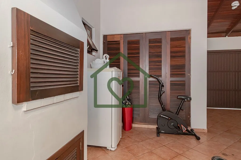 Imagem Descubra a sua nova casa no pacato bairro Jardim Itu Sabará, em Porto Alegre, uma oportunidade incr...