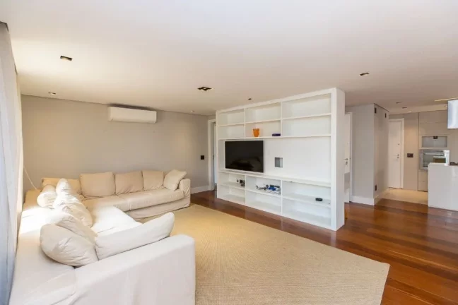 Imagem Apartamento à Venda Em Moema Com 4 Dormitórios Sendo 1 Suíte e 3 Vagas - 1 Por Andar