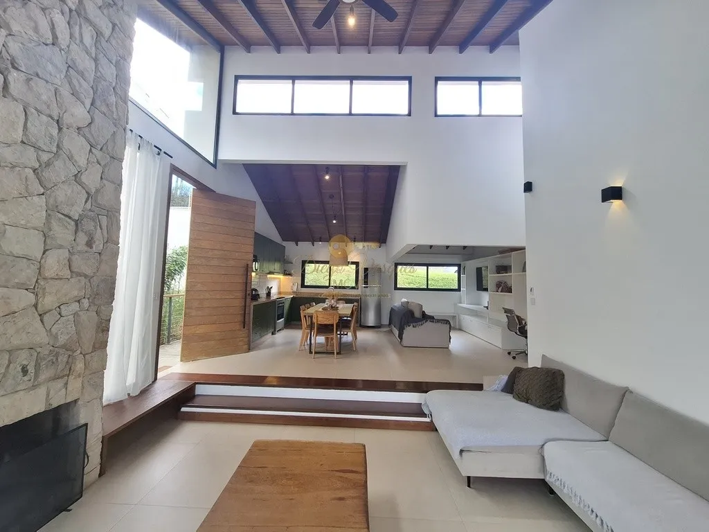 Imagem Casa em Condomínio para Venda em Teresópolis / RJ no bairro Vargem Grande