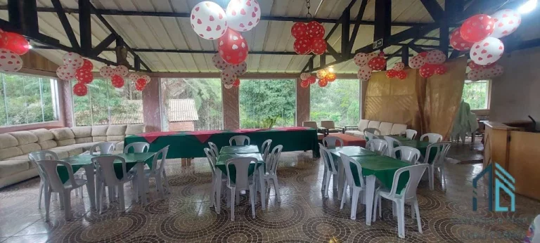 Imagem Chácara/Pousada a venda, 03 casas, 07 quartos, em ótima localização em São José dos Pinhais PR