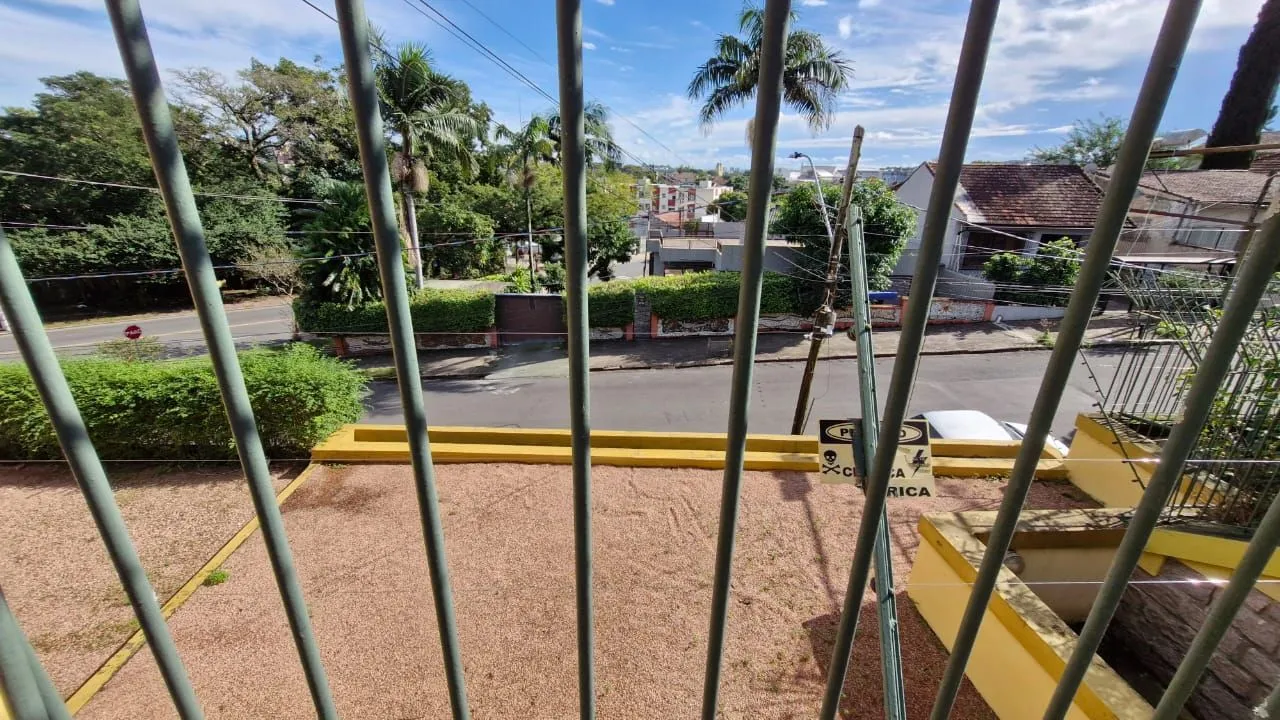 Imagem Casa de Cinema na Glória, com 500m² de área privada, 3 dormitórios, piscina, horta, lareira, elevador, gradeada 4 garagens