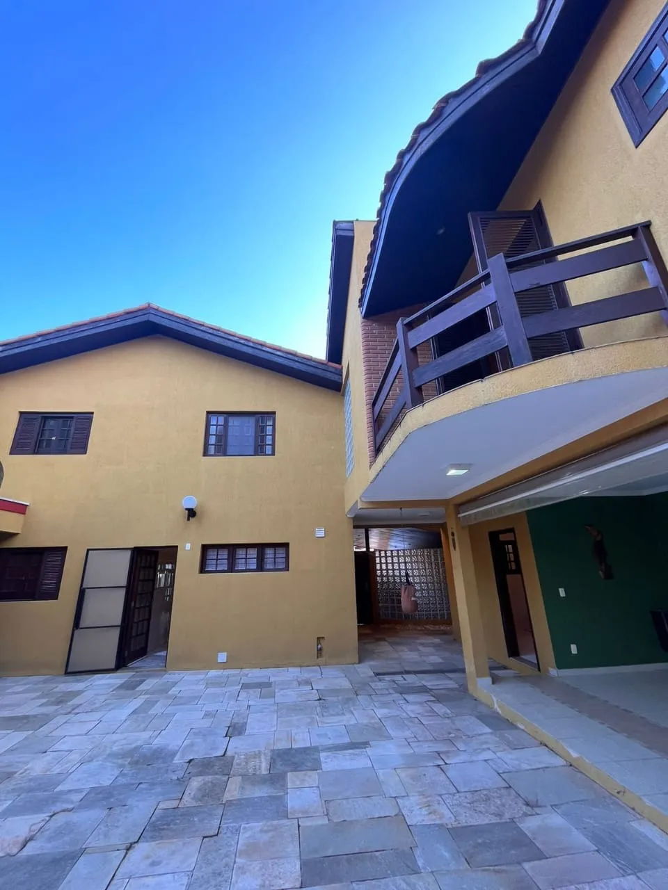Imagem Casa para locação no Jardim Isaura, Sorocaba-SP: 5 quartos, 5 suítes, 2 salas, 7 banheiros, 4 vagas de garagem.