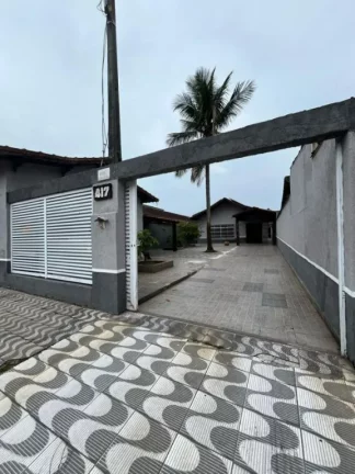 Imagem Vendo casa com 362 mts de área útil, piscina 4x7, barzinho de tijolinho e mármore + EDÌCULA com 2 dormitórios, banheiro Sistema de captação de energia própria fotovoltáica
