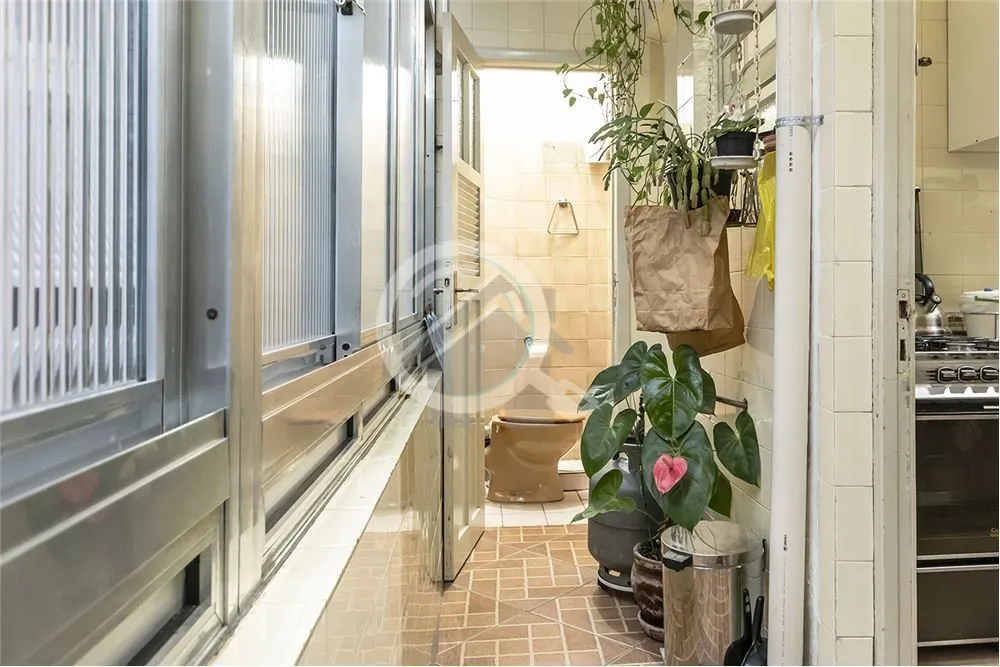 Imagem Este apartamento de 113 m² de área privativa oferece uma residência espaçosa e aconchegante no c...