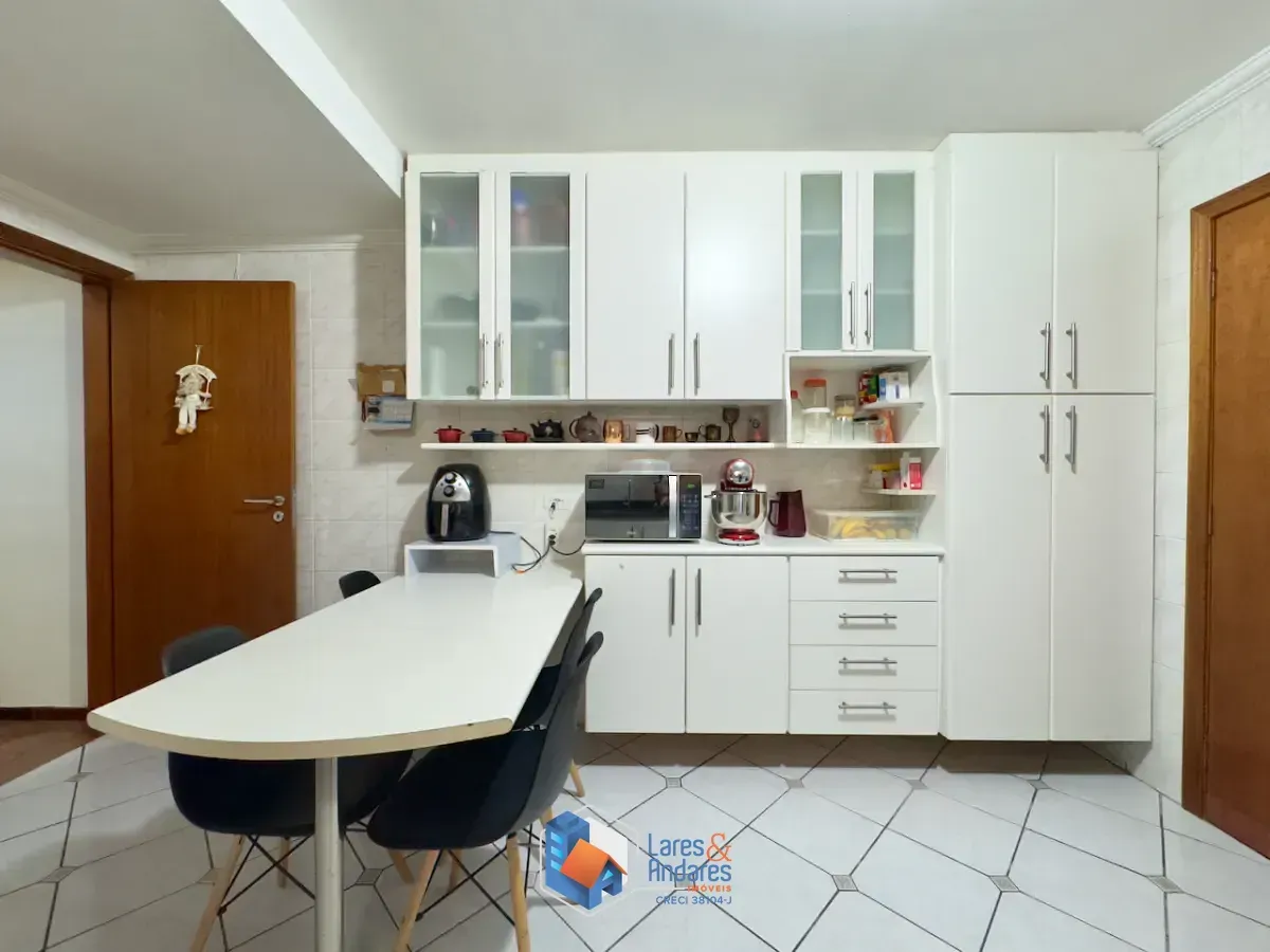 Imagem Sobrado para venda em Vila Marari com 3 quartos, sendo 3 suítes, 157m²