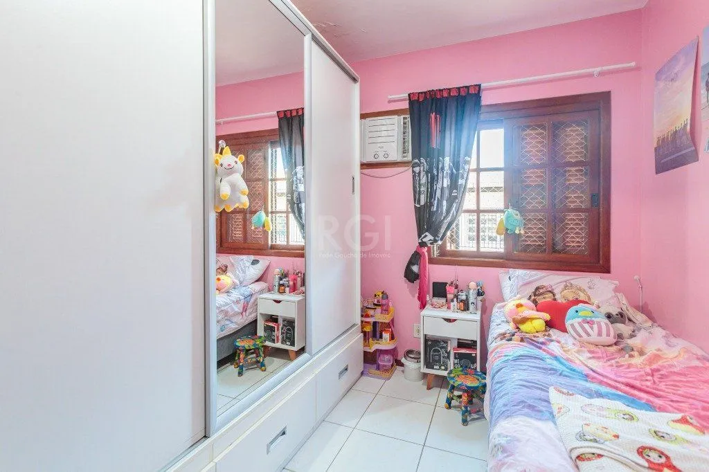 Imagem Casa 160m² - 3 dormitórios, 1 suíte, churrasqueira, terraço e 2 vagas de garagem no Guarujá