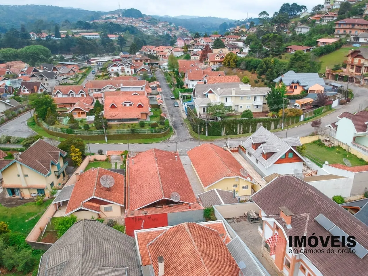 Imagem Comercial à venda 14 Quartos, 14 Suites, 5 Vagas, 380M², Vila Nova Suiça, Campos do Jordão - SP