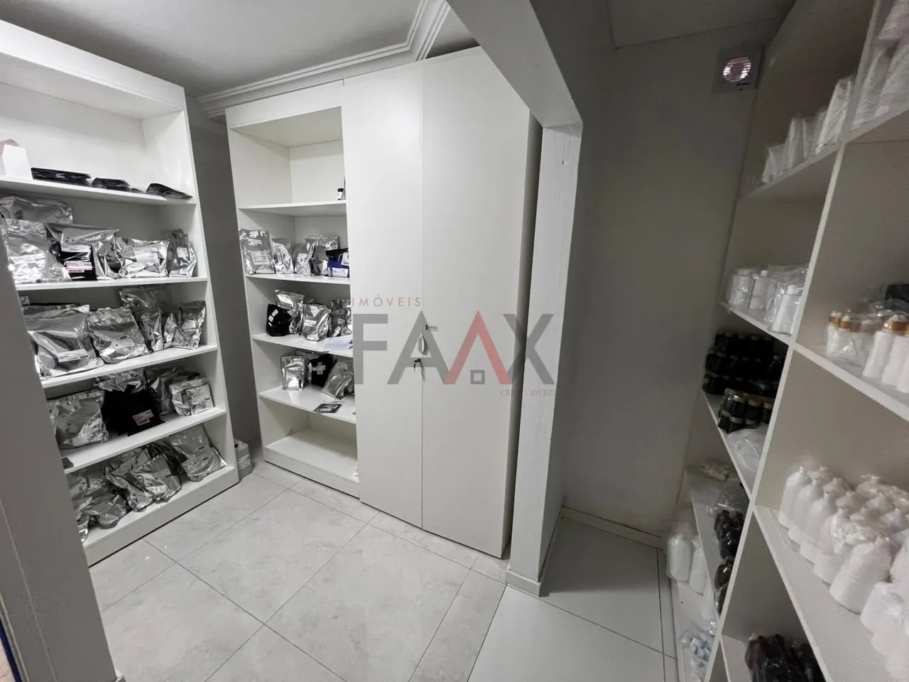 Imagem Casa Comercial disponível para locação na Vila Romana  Ideal para Clínicas e Consultórios