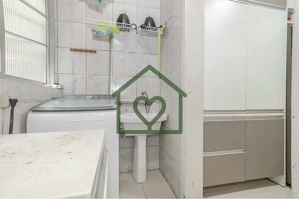 Imagem **À Venda: Apartamento Residencial na Região Sul do Brasil** Apartamento à venda no Bairro Flores...