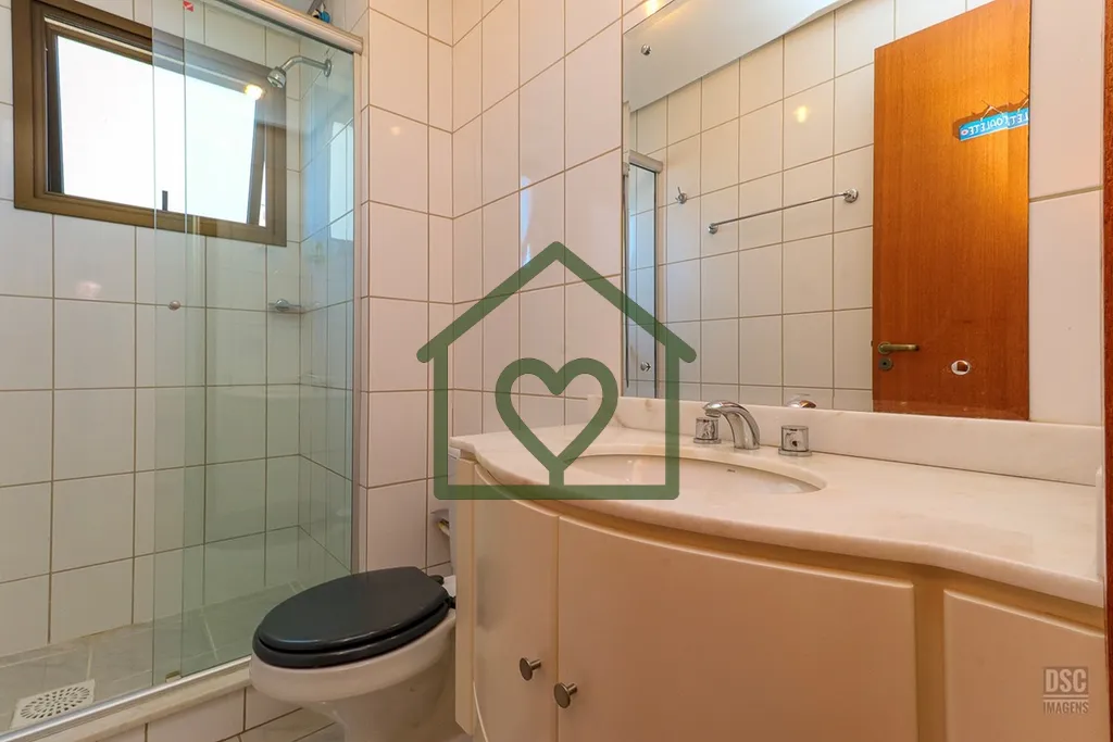 Imagem No bairro Jardim Botânico, na Rua Prof. Cristiano Fischer n° 838, este apartamento com 87,74m² de...