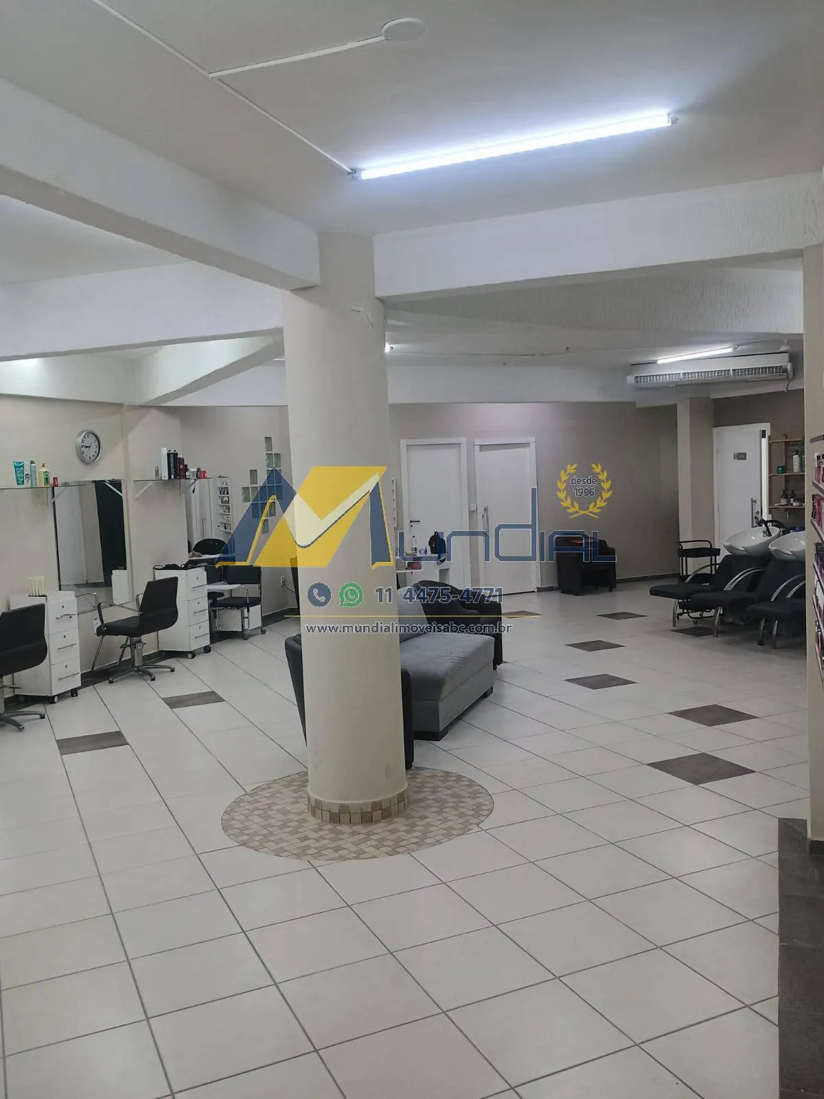 Imagem Salão Comercial 242 m² com 8 Vagas no Bangu, Santo André.