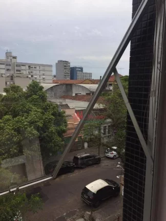 Imagem No bairro Farroupilha, prédio comercial.