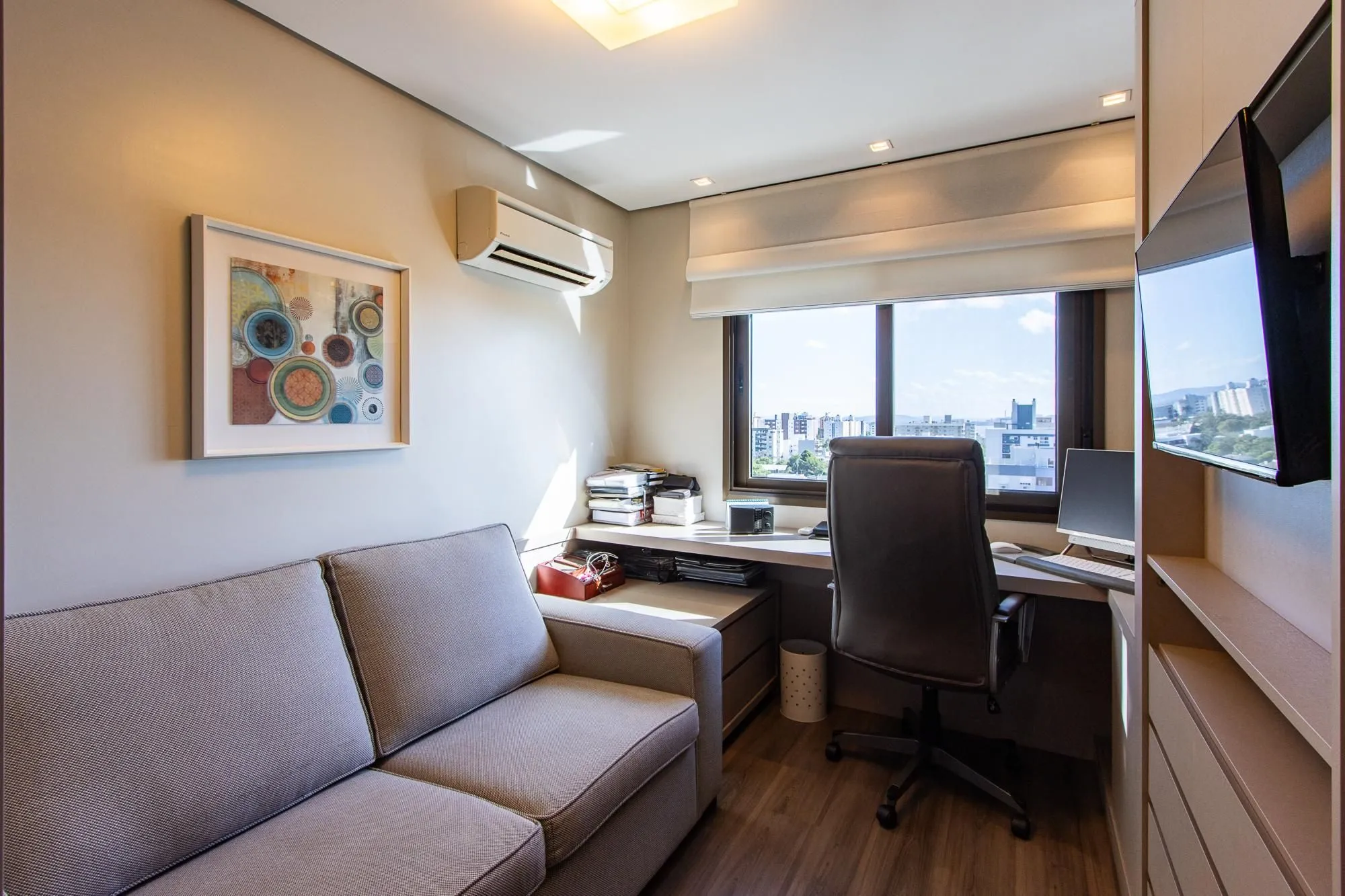 Imagem Excelente apartamento de 3 dormitórios, 1 suíte e 2 vagas no bairro Tristeza.
