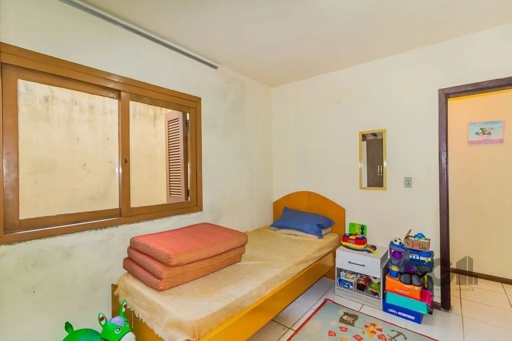 Imagem Casa 242m² - 5 dormitórios, 6 vagas no bairro Cristo Redentor