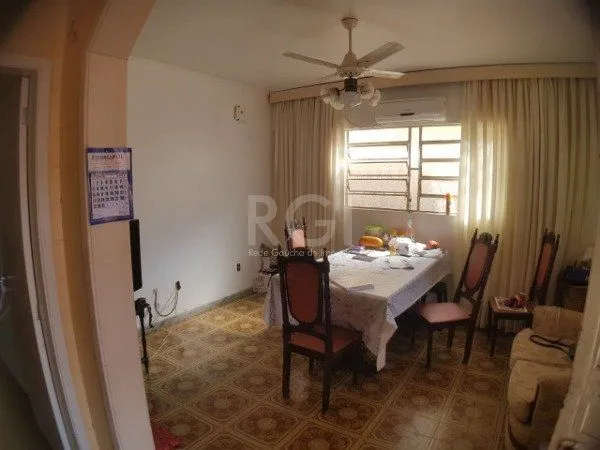 Imagem Casa para Venda - 252m², 3 dormitórios, 2 vagas - Belém Novo