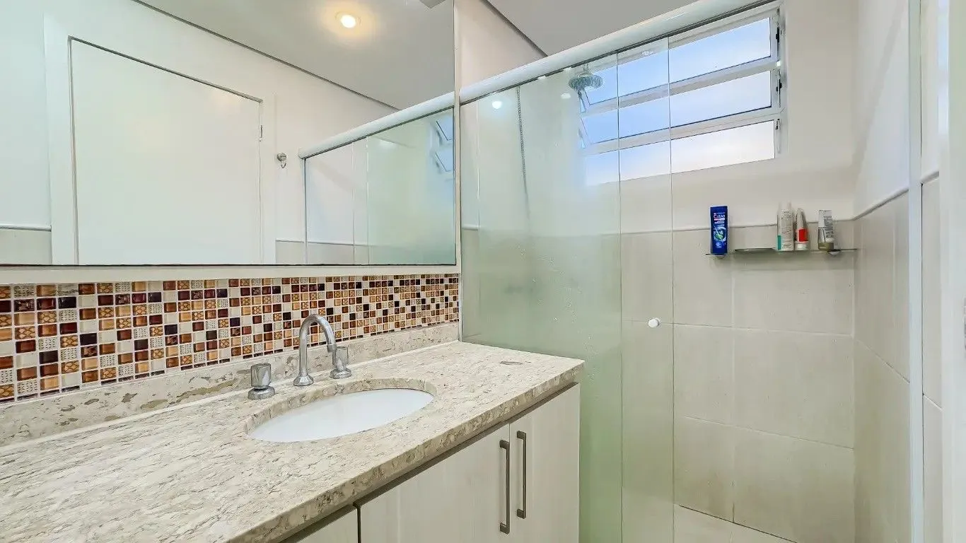 Imagem Apartamento Semimobiliado com 3 Dormitórios (1 Suíte com Hidro) - 104 m² e Vaga Coberta
