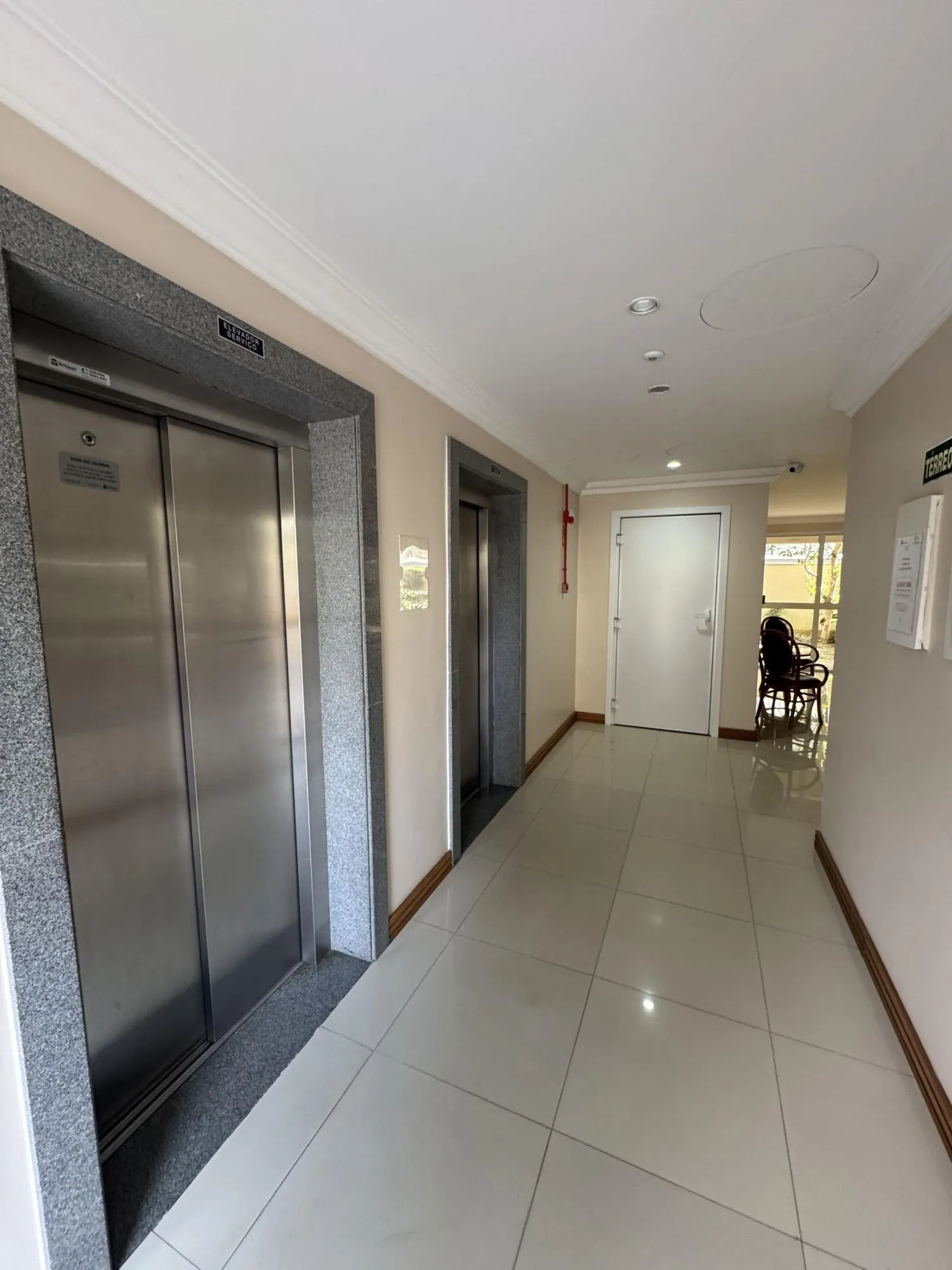 Imagem Apartamento em andar alto, posição solar norte/nascente, com excelente iluminação e ventilação natural.