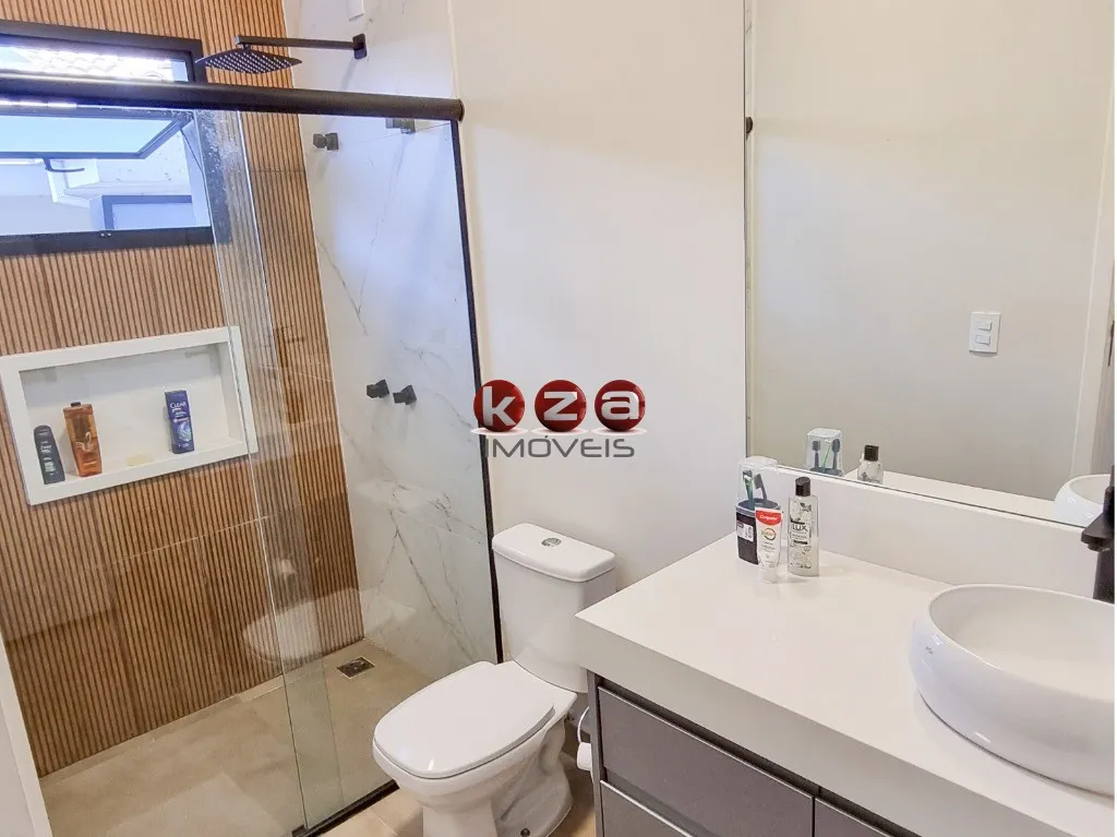 Imagem Imóvel de Alto Padrão: Casa em Condomínio à Venda em Valinhos-SP, no Residencial Vivenda das Pitangueiras - 3 suítes, 270m².