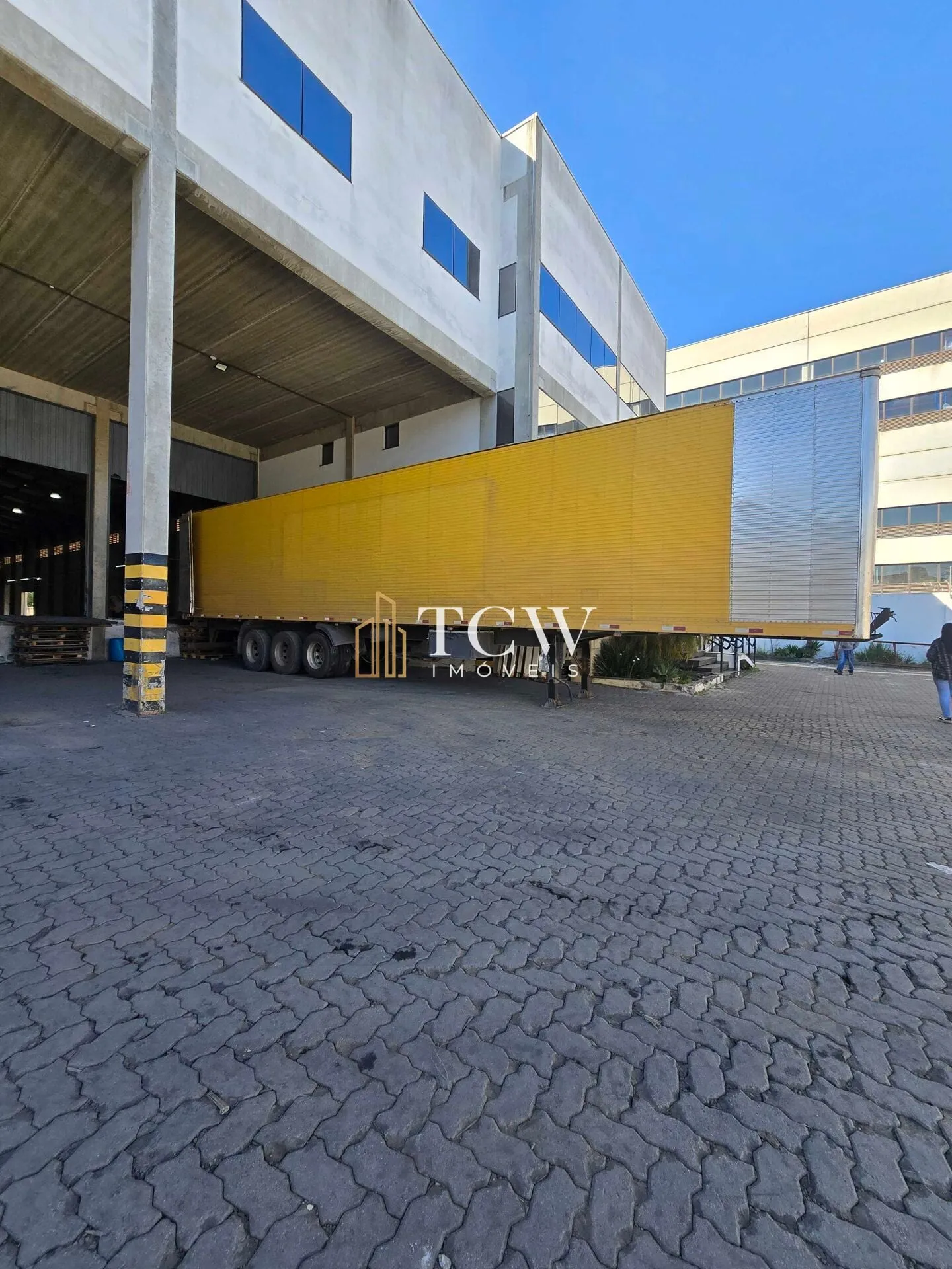 Imagem Galpão Industrial para Locação em Guarulhos/SP | 3.500 m² | 13 Docas | Próximo à Rodovia Presidente Dutra