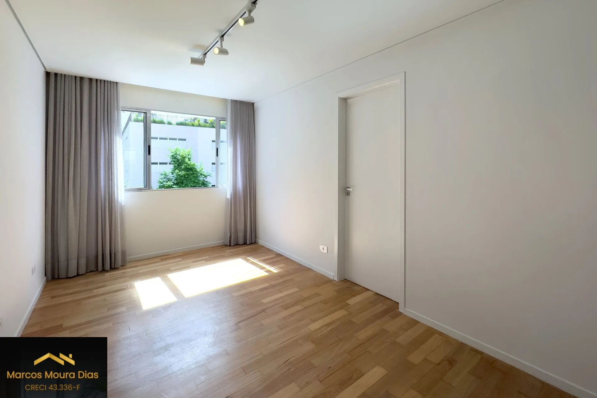 Imagem Apartamento no Alto da Lapa REFORMADO com 2 Dormitórios e 1 Vaga Coberta. Edifício com Lazer