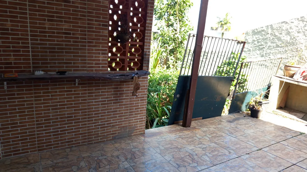 Imagem VENDO CASA COM QUINTAL NO BAIRRO CAMPO GRANDE!