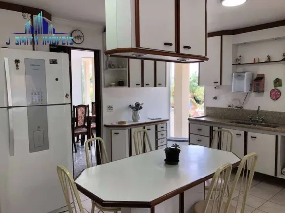 Imagem LINDA CASA CONTEMPORÂNEA, EM FINAL DE RUA COM VISTA PARA O VERDE