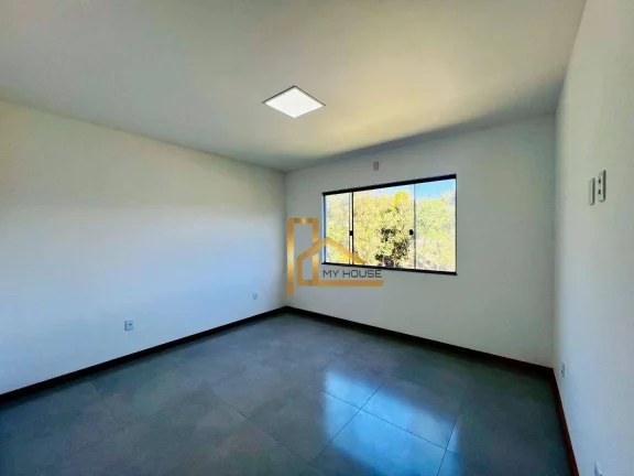 Imagem Casa com 3 dormitórios sendo 1 suíte e vista privilegiada à venda, 201 m² - Vale das Nações - Teresópolis/RJ