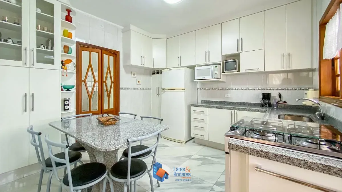 Imagem Casa para venda em Cambuci com 5 quartos, sendo 3 suítes, 275m²