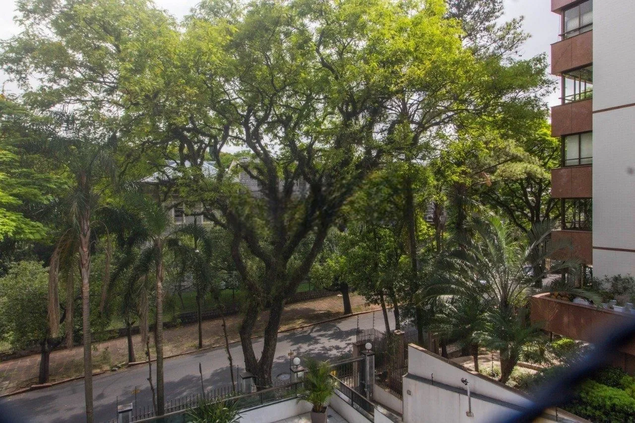 Imagem Apartamento com 3 suítes e 3 vagas de garagem no bairro Rio Branco em POA/RS