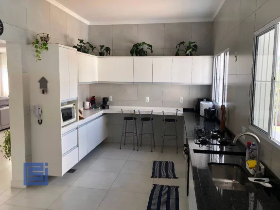 Imagem Casa com 3 dormitórios à venda, 305 m² por R$ 1.250.000,00 - Centro - Socorro/SP
