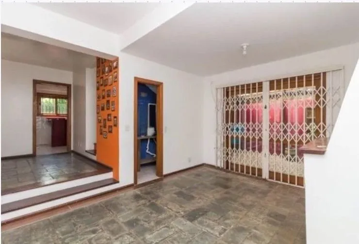 Imagem Casa/sobrado de 4 dormitórios I 1 suíte I 4 vagas I Altos Do Ipê