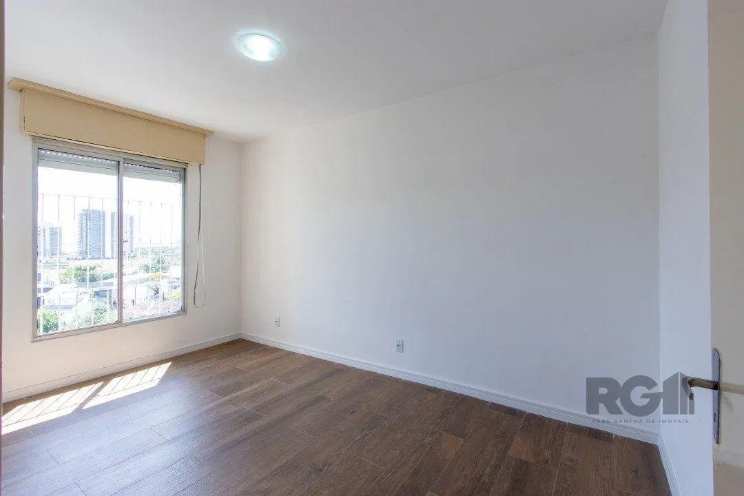 Imagem Apartamento de 2 Dormitórios com Vaga Coberta no Conjunto Residencial Santos Dumont